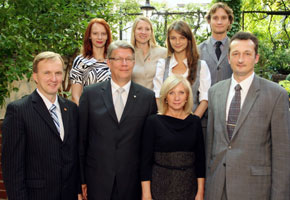 02.JPG (20981 bytes)