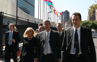 01.JPG (19113 bytes)