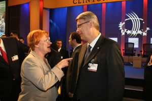 04.JPG (18438 bytes)