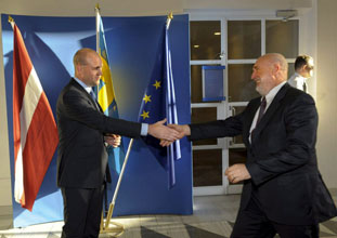 SKRIEN.JPG (19406 bytes)