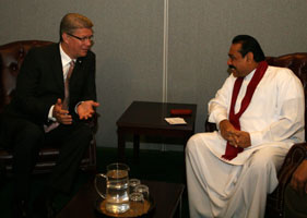 03.JPG (13017 bytes)