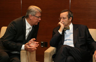 04.JPG (14456 bytes)