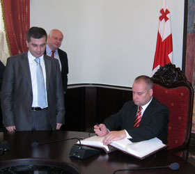 01.JPG (15435 bytes)