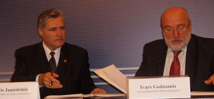 SHEPTMANIS.JPG (17100 bytes)