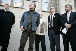 P03.JPG (16241 bytes)