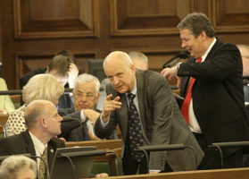 04.JPG (16208 bytes)