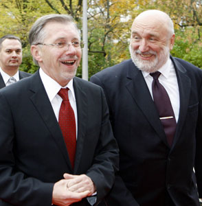 02.JPG (23699 bytes)