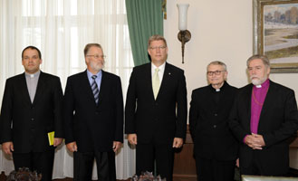 05.JPG (15045 bytes)