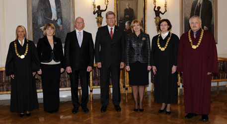 ZVERESTS.JPG (28973 bytes)