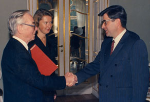 01.JPG (15106 bytes)