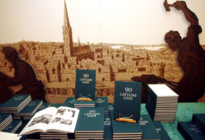 02.JPG (19407 bytes)