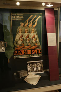 03.JPG (17198 bytes)