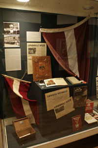 04.JPG (17586 bytes)