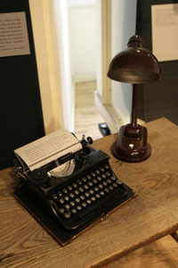 05.JPG (15571 bytes)