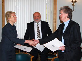 02.JPG (15133 bytes)