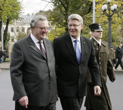 00.JPG (18164 bytes)