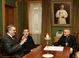 02.JPG (16092 bytes)