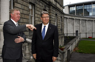 02.JPG (17547 bytes)