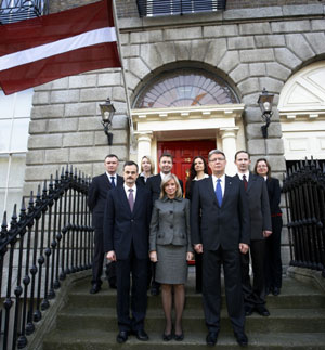 04.JPG (31553 bytes)