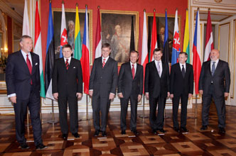 01.JPG (28607 bytes)