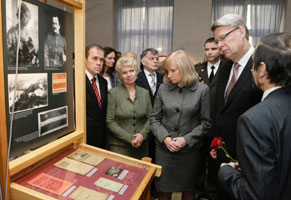 05.JPG (20307 bytes)