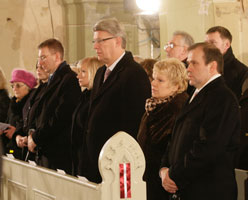 06.JPG (13369 bytes)