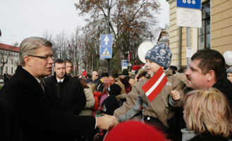 40.JPG (23141 bytes)