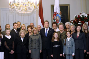 C1.JPG (19334 bytes)