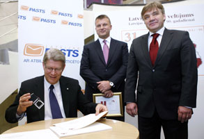 01.JPG (17138 bytes)