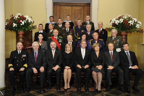 01.JPG (49221 bytes)