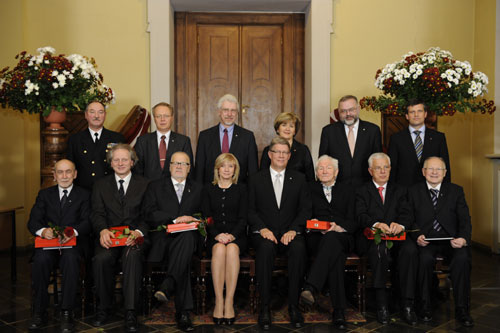 02.JPG (41941 bytes)