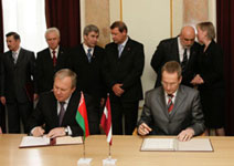 02.JPG (10105 bytes)