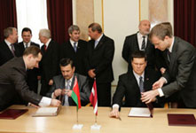 03.JPG (11356 bytes)