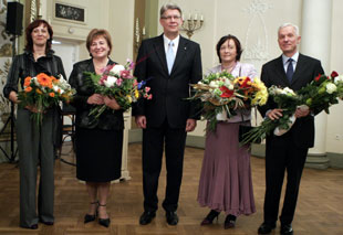 12.JPG (21715 bytes)