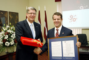 13.JPG (18207 bytes)