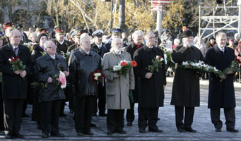 07.JPG (26239 bytes)