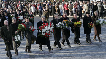 08.JPG (30904 bytes)