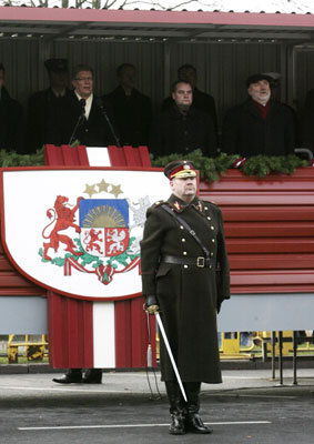 01.JPG (30076 bytes)