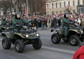 03.JPG (20957 bytes)