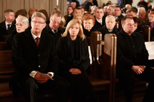 02.JPG (16141 bytes)