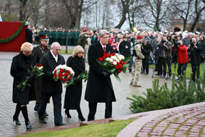 01.JPG (26012 bytes)