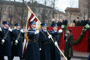 03.JPG (20871 bytes)