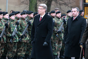 04.JPG (19141 bytes)