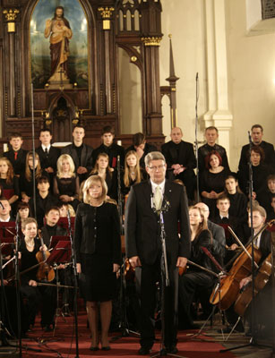 07.JPG (39714 bytes)