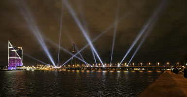 02.JPG (15514 bytes)