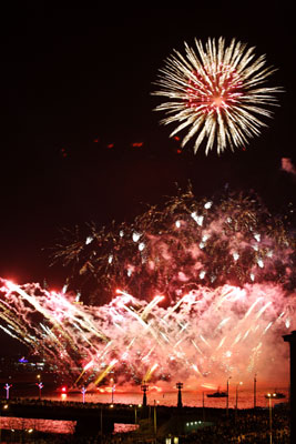 02.JPG (34377 bytes)