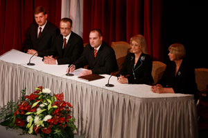 03.JPG (17759 bytes)