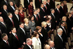 04.JPG (24033 bytes)