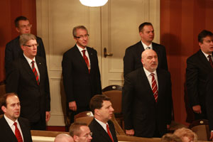 05.JPG (15111 bytes)