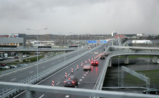 02.JPG (16492 bytes)